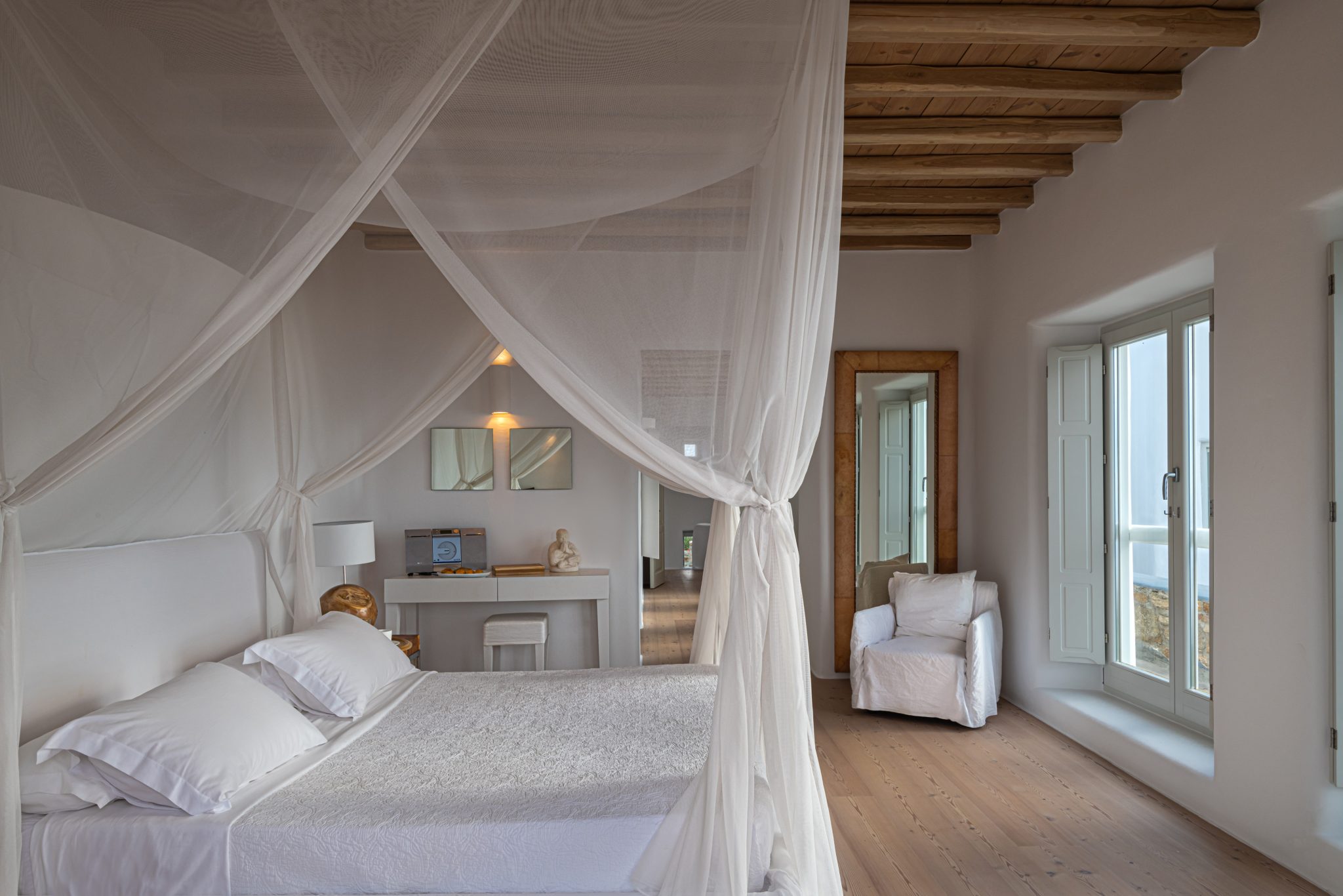 Villa Bordeaux in Tourlos-mykonos available for rent by Presidence