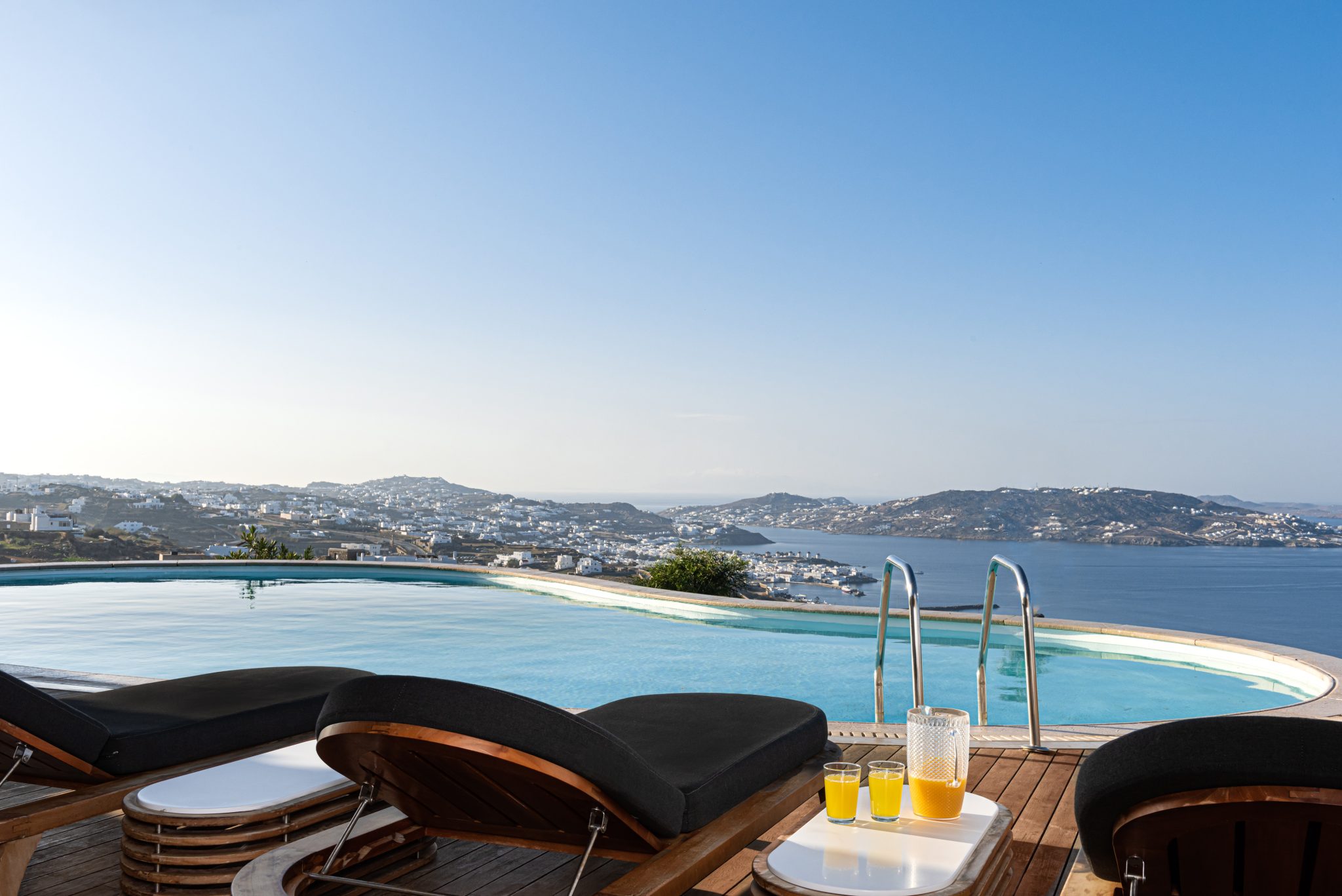 Villa Bordeaux in Tourlos-mykonos available for rent by Presidence