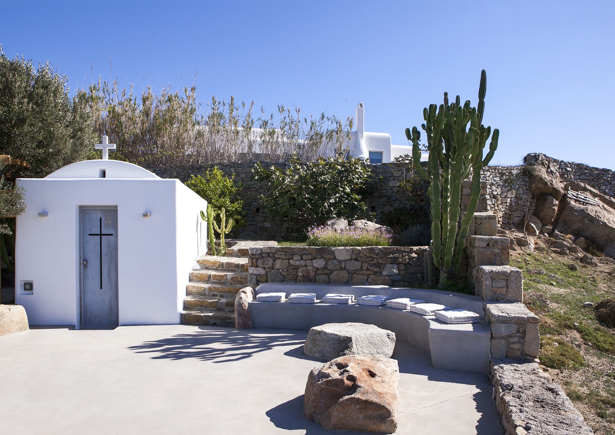 Villa Hypnosis in Ornos-mykonos available for rent by Presidence