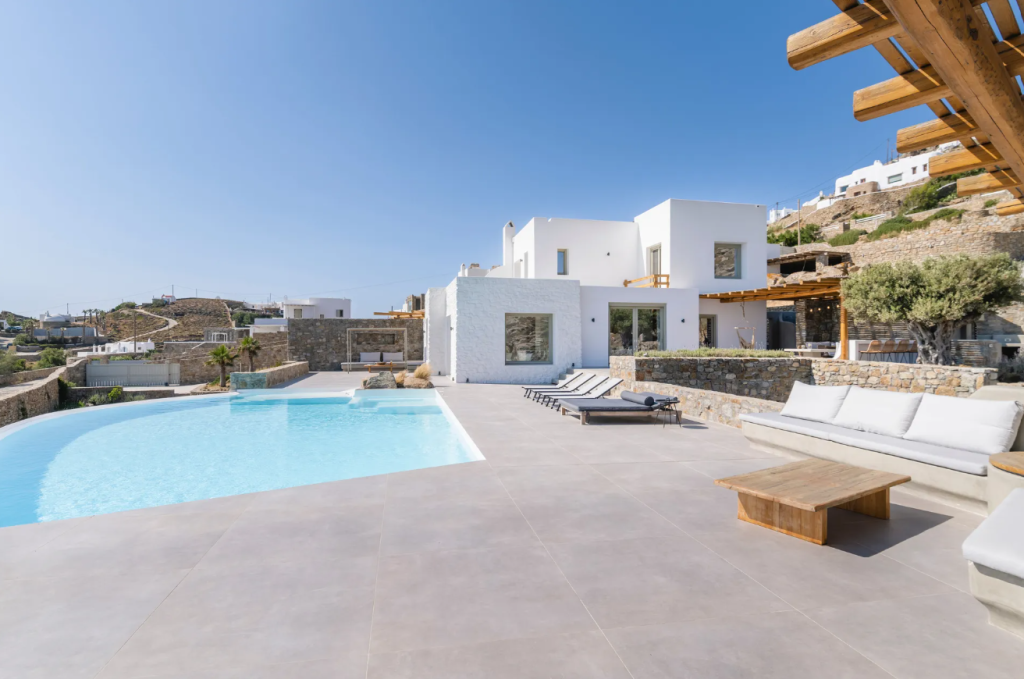 Villa Chateau in Kastro-mykonos available for rent by Presidence