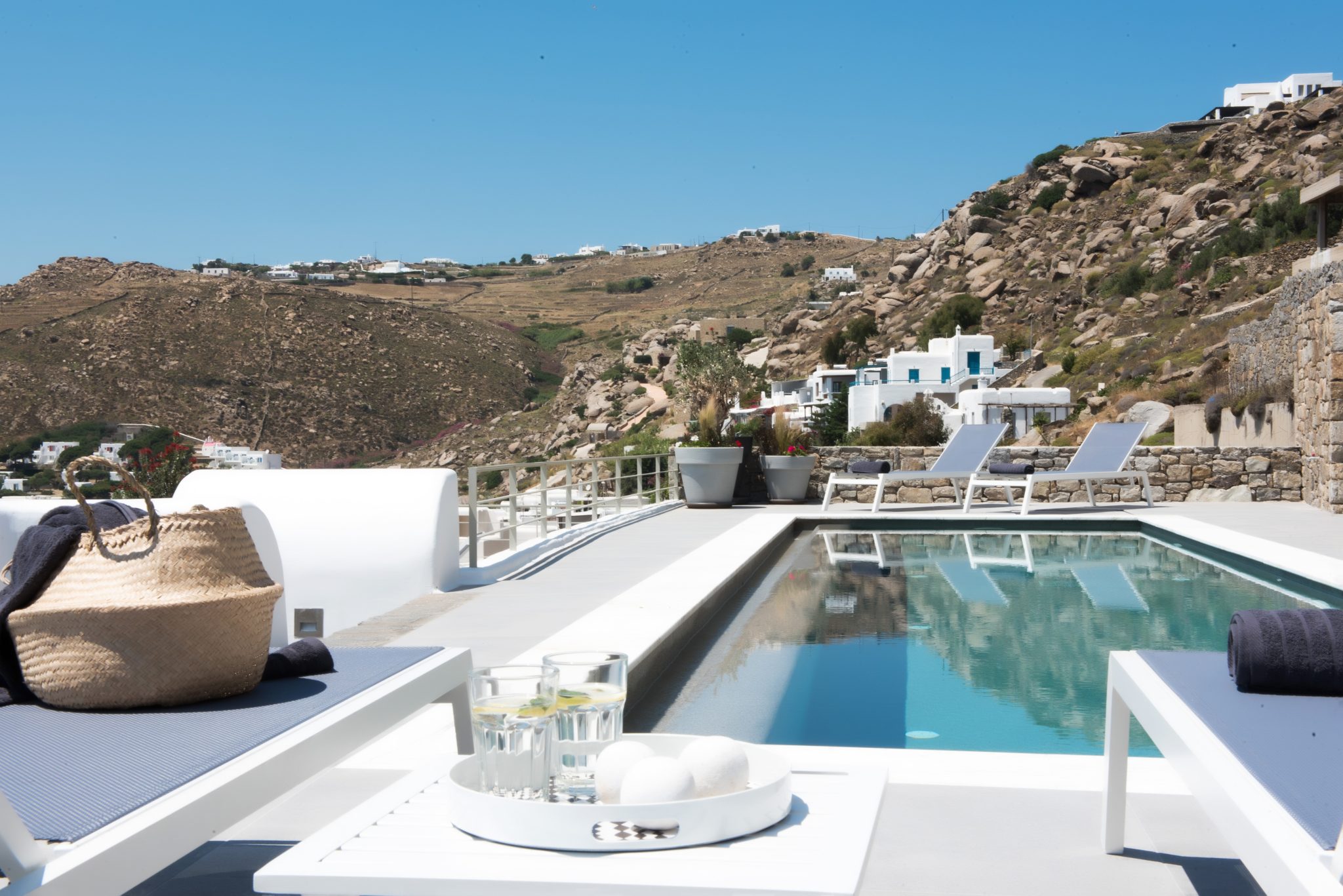 Villa Lana in Tourlos-mykonos available for rent by Presidence