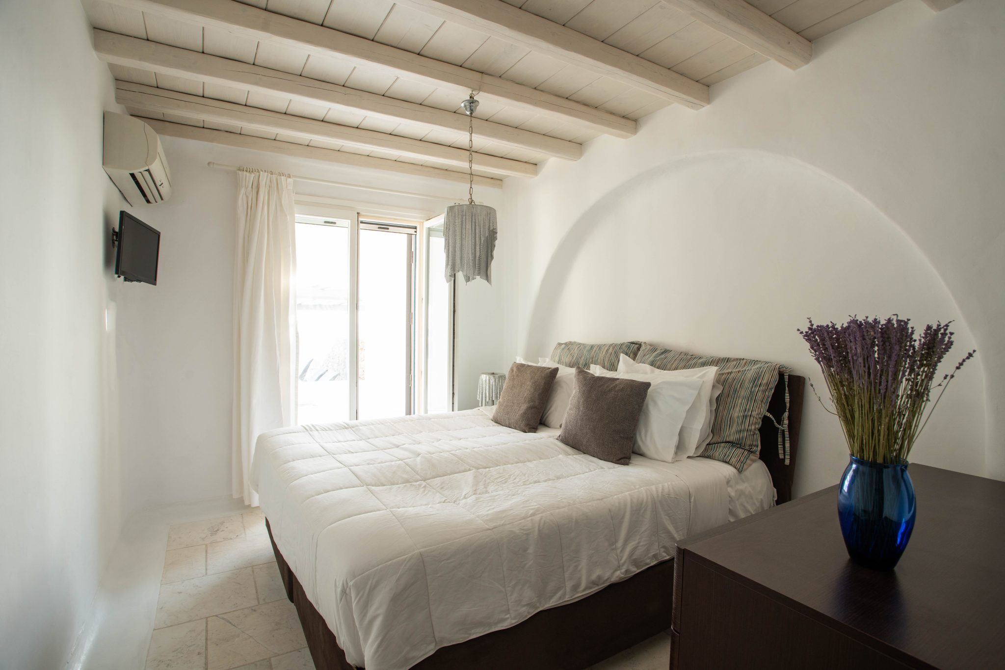 Villa Alice in Choulakia-mykonos available for rent by Presidence